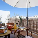Apartment Spacious Terrace, Swimming Pool, Private Parking *