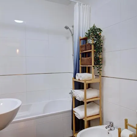 Spacious Terrace, Swimming Pool, Private Parking Apartment Olhao