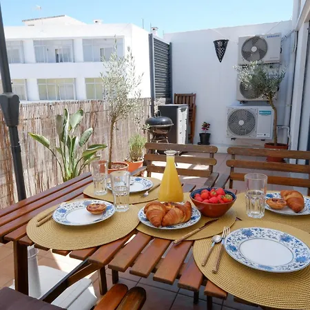 Apartment Spacious Terrace, Swimming Pool, Private Parking