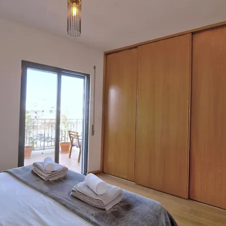 Апартаменты Spacious Terrace, Swimming Pool, Private Parking *