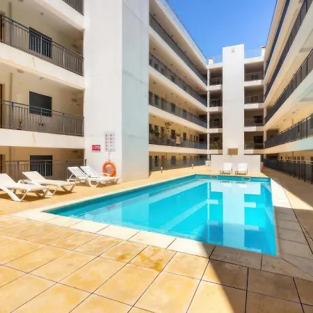 Spacious Terrace, Swimming Pool, Private Parking Olhão