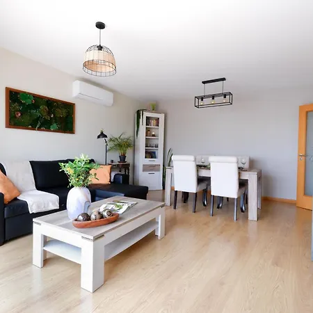 Spacious Terrace, Swimming Pool, Private Parking Lägenhet *