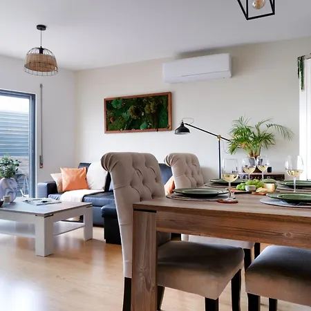 Spacious Terrace, Swimming Pool, Private Parking *